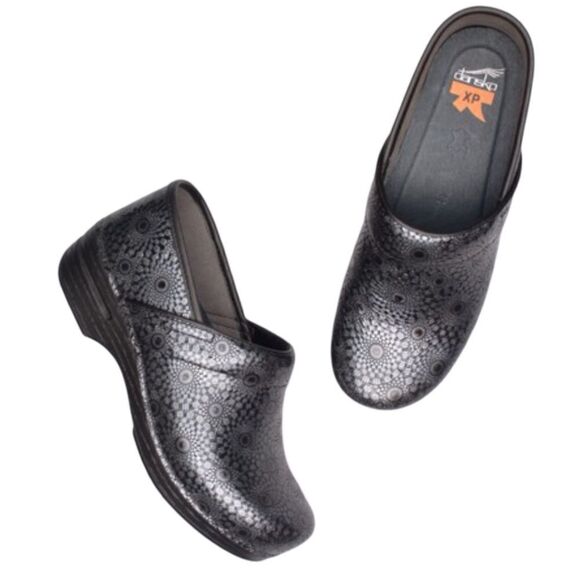 Dansko Pro XP Black Silver Medallion Embossed Patent Clog Sz US 7.5 8 EU 38 - Picture 3 of 17